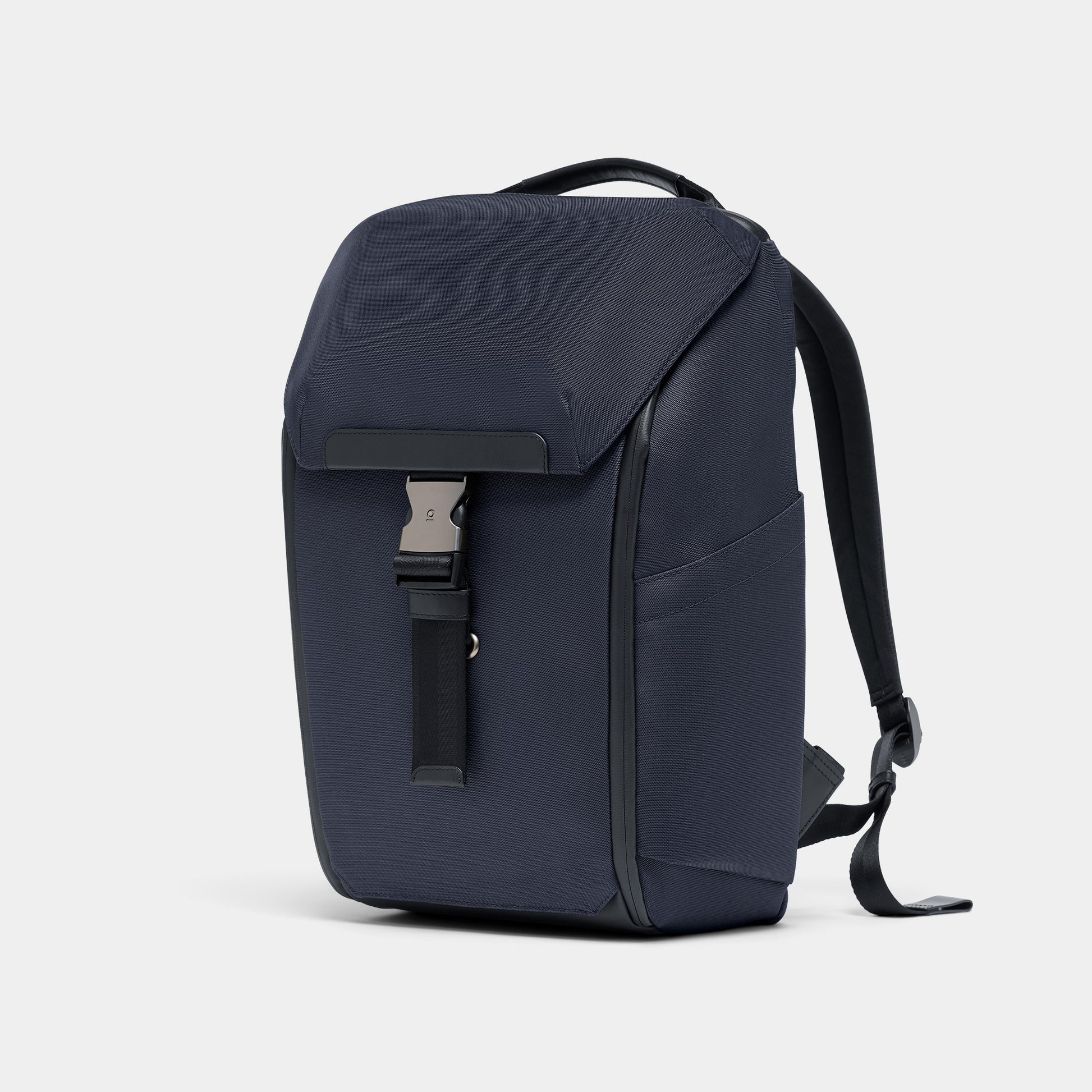 dolton flap backpack leather Florentine Zip Pod Dooney & Bourke and adjustable padded straps Dagne Dover Dakota Backpack Large
